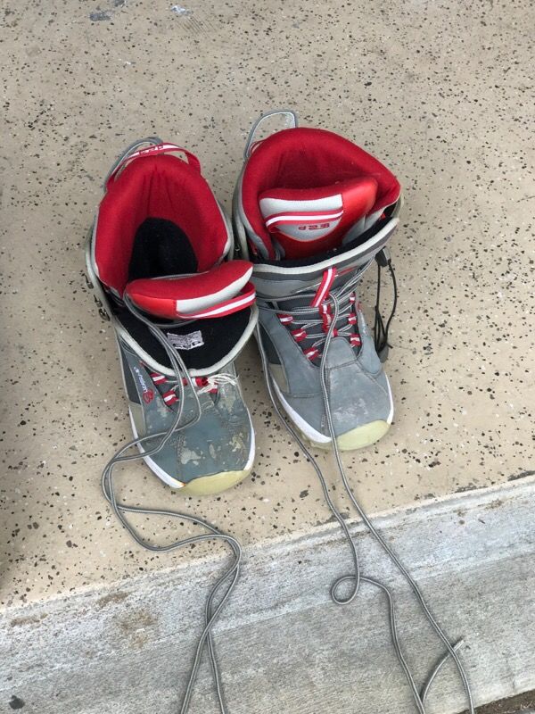 Snow boots size 8