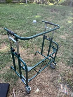 Bariatric front wheeled heavy duty walker