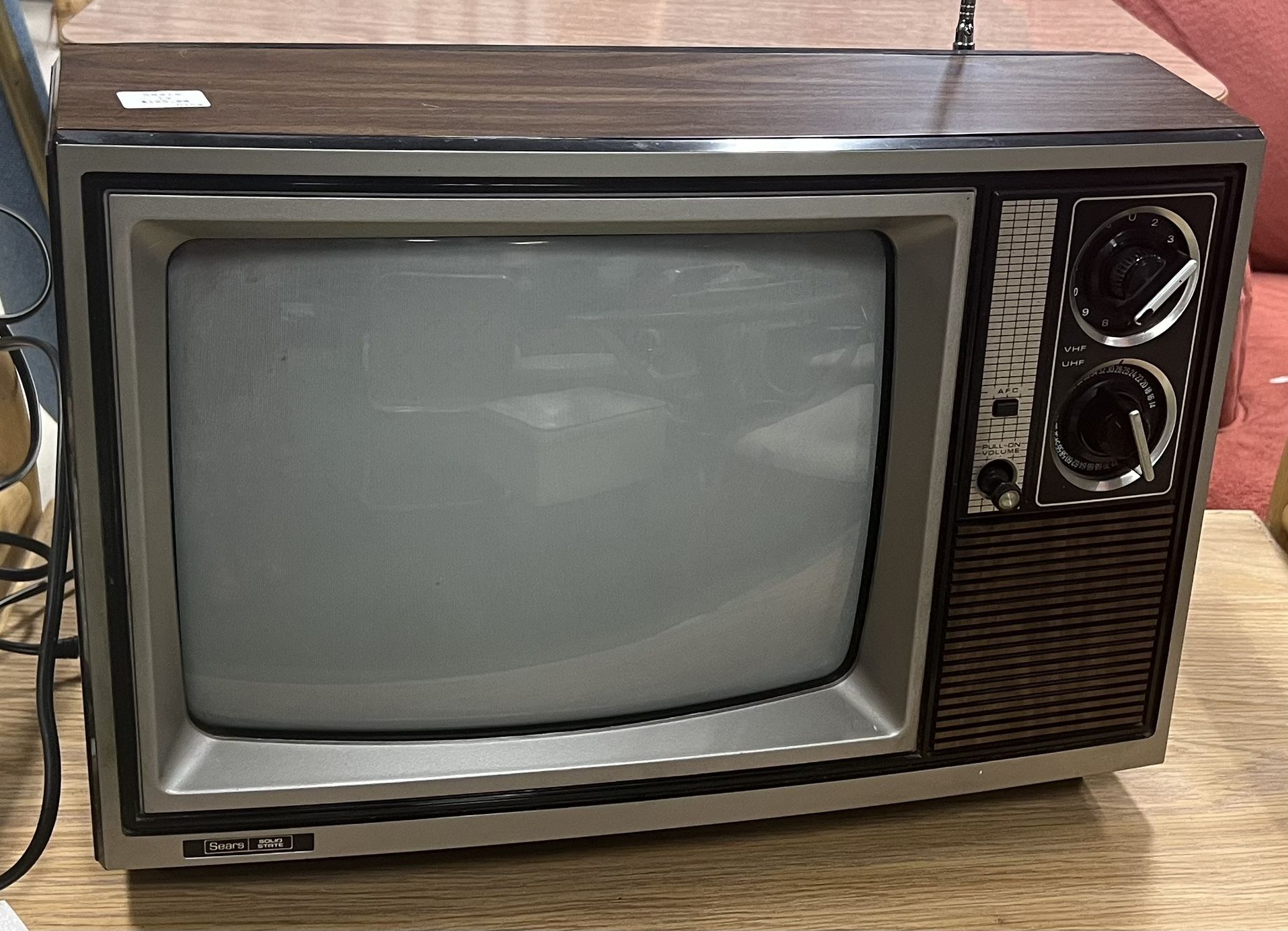 Vintage 1983 Sears CRT  TV. Gaming.