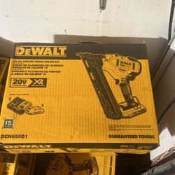 Dewalt 15ga Angled finish nailer kit