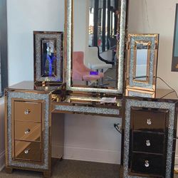 Glamour Gold Vanity Mirror With Bluetooth Speaker 