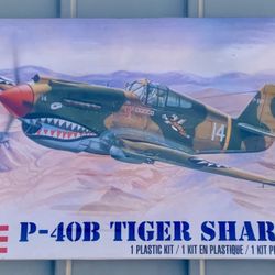 REVELL MONOGRAM 1:48 SCALE P-40B TIGER SHARK MODEL AIRCRAFT