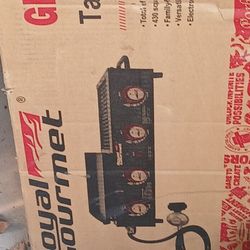 Royal Gormet 4 Burner Portable Gas Grill and Griddle Combo