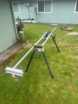 Saw stand with wheels