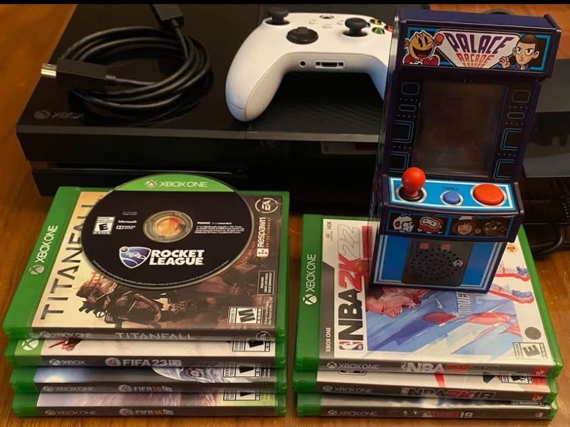 Xbox One 1540 Complete With Games**