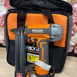 Ridgid 18 Gauge 1-1/2 Finish Stapler With Bag