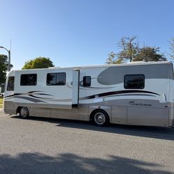 2003 RV  cross country coachmen diesel pusher very nice