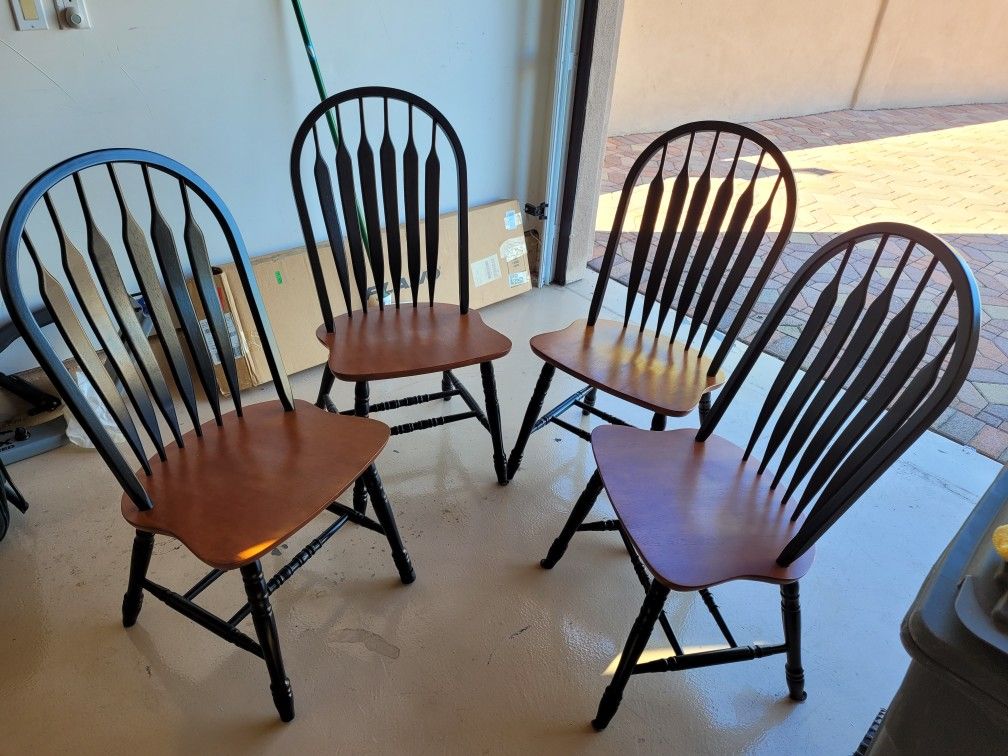 Set Of 4 Amesbury Farm Style Chairs
