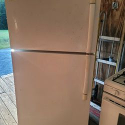 REFRIGERATOR 