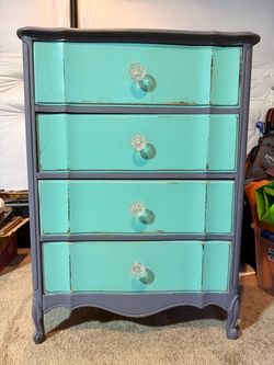 Hand-Painted Vintage-Style 4-Drawer Dresser