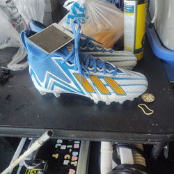ADIDAS  FREAK.  CLEATS SIZE 11