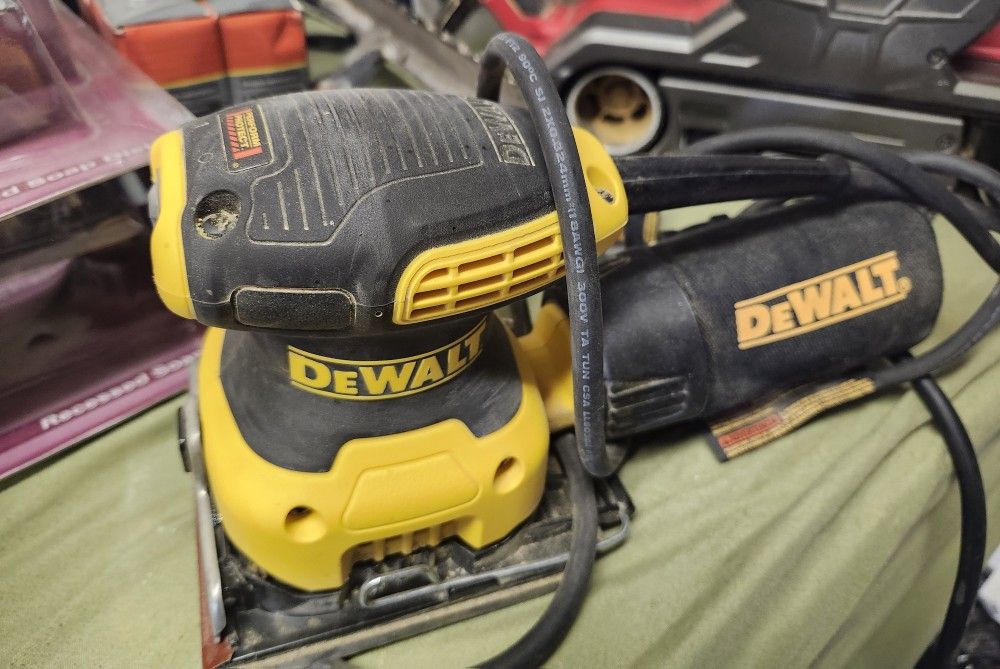DeWalt Palm Sander