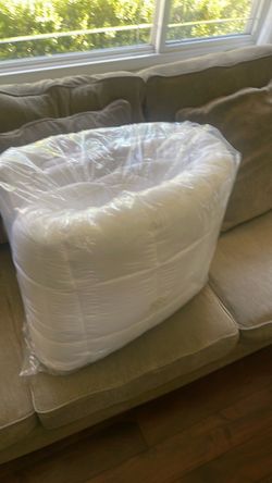 AVANTIVE -Queen -White comforter for duvet  Still in Plastic