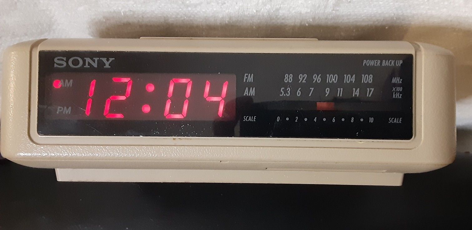 Vintage Sony Dream Machine ICF-C240 AM FM LED Alarm Clock Radio Tan Beige