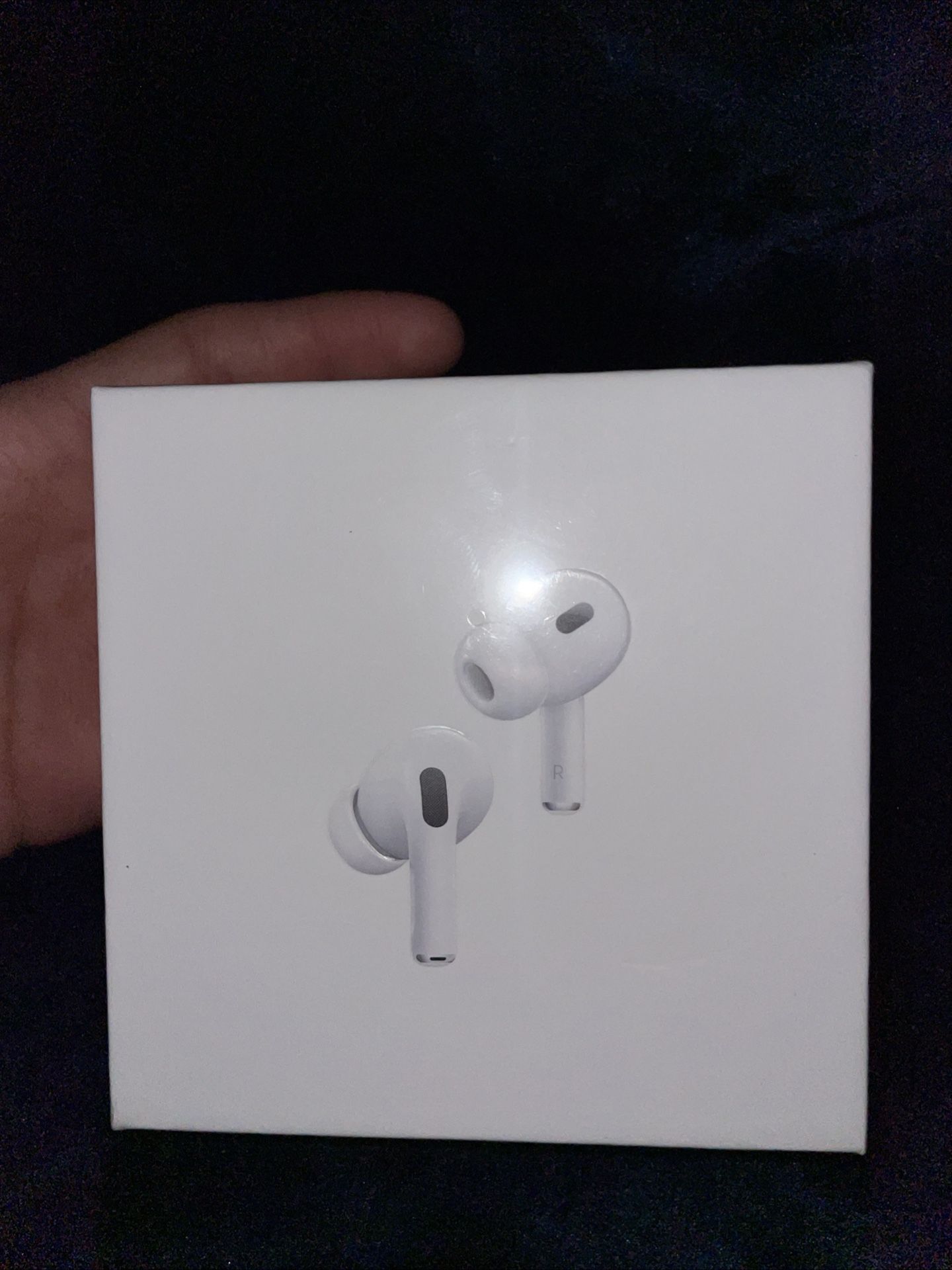 Airpods 2nd Generation ( Noise Cancellation € W Usb - C Charger)
