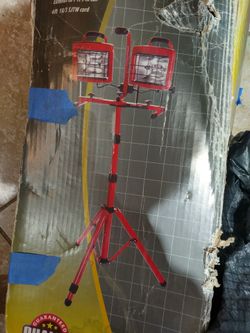 Bayco  1000w Convertible Halogen Dual Fixture Work Light. New, just damaged box.
$65 cash