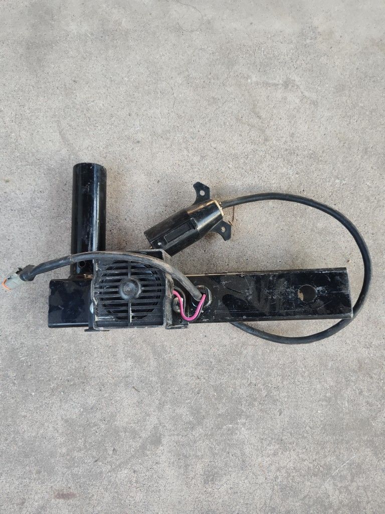 Flag pole hitch
