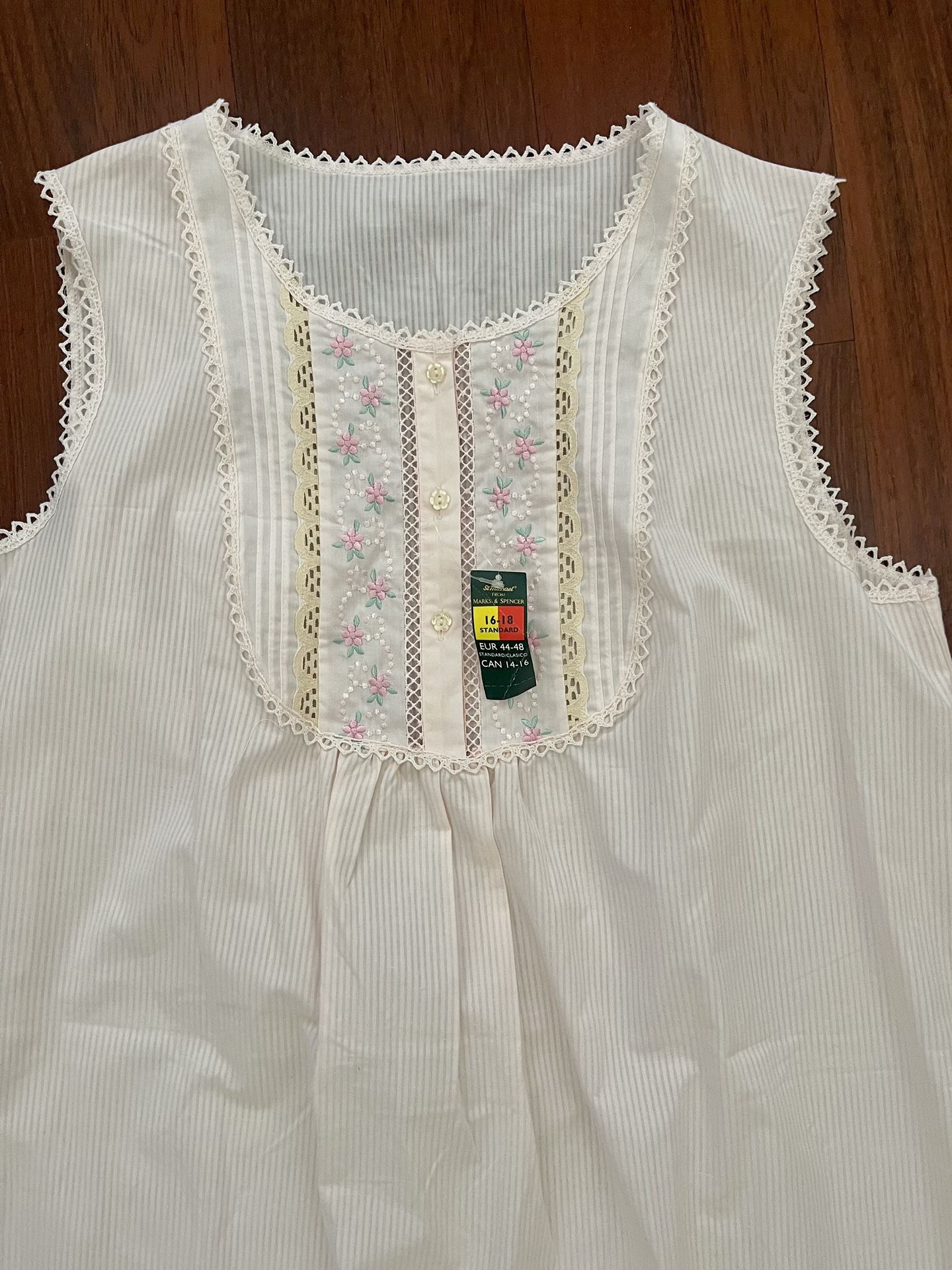 Ladies New Vintage White & Pink Nightgown InnXL!