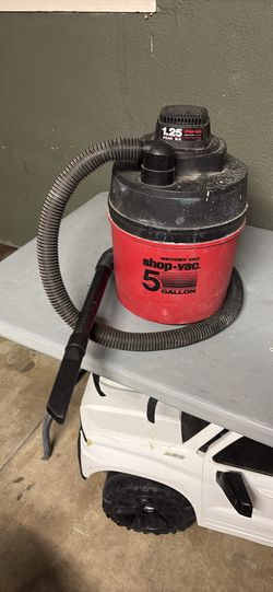 Wet/dry vacuum 5 Gallons