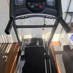 Like-New Horizon Treadmill with Bluetooth – Ready to Use