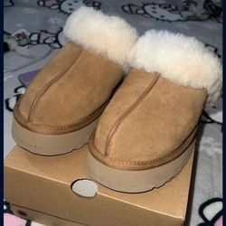 Uggs Platform Slippers 