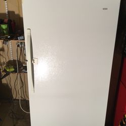 Kenmore Refrigerator 32” X 65” Adjustable Interior Shelves