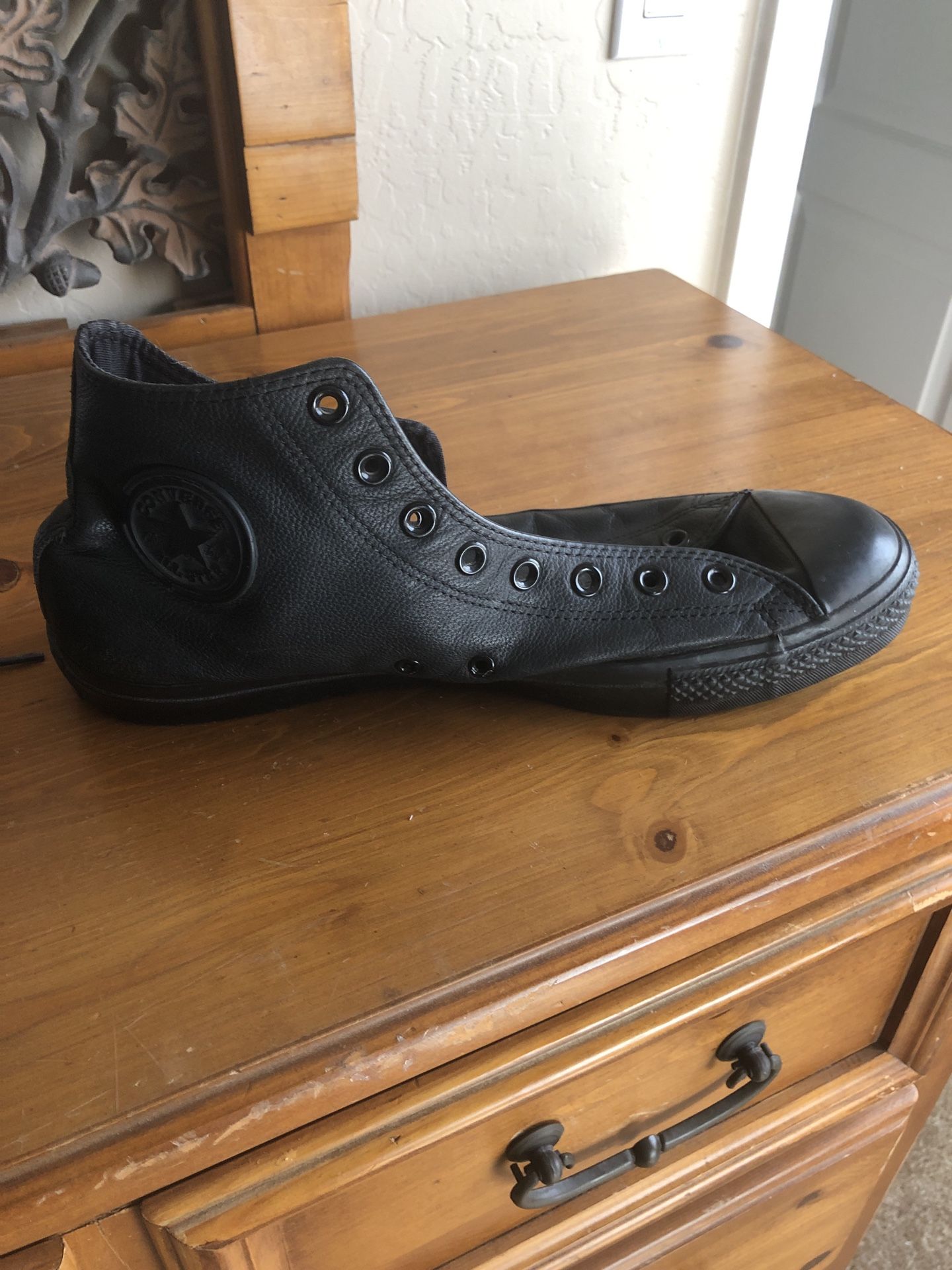 Men’s size 11 black leather converse