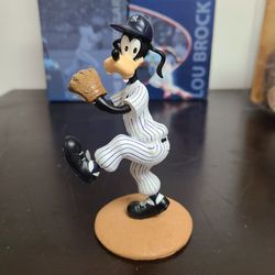 Yankees Disney Goofy Pitching Perfection Statue