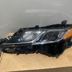 2018-2020 Toyota Camry Left  Headlight 
