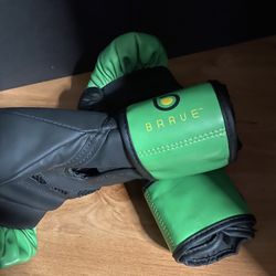 Like New Century Brave Boxing Gloves 6 oz