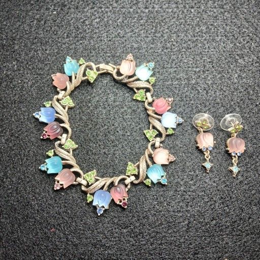 Satin Glass Tulip Bracelet With Earrings