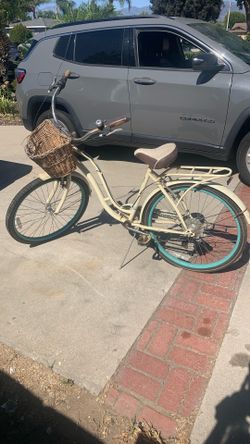 Schwinn Women’s Beach Cruiser Bicycle