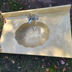 Sink That Looks Like A Shell, Heavy