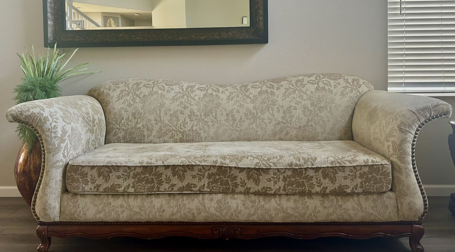 Couch- Barely Used , Comes With 3 Cushions