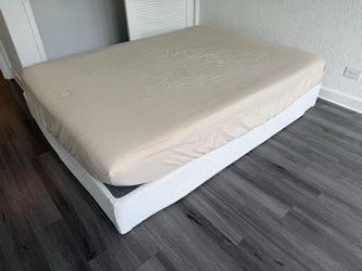 Queen mattress and box spring