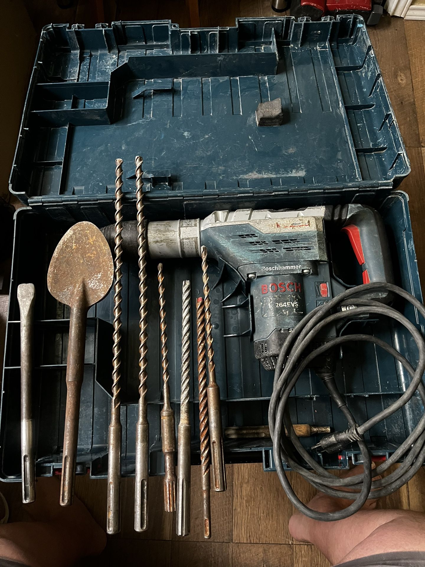 Bosch 11264EVS Hammer Drill Combo With Bits. 