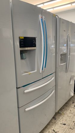 Samsung 4 Door Fridge In Glossy White 33” Wide