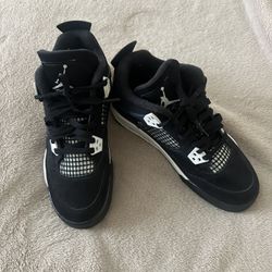 Jordan 4s Black And White