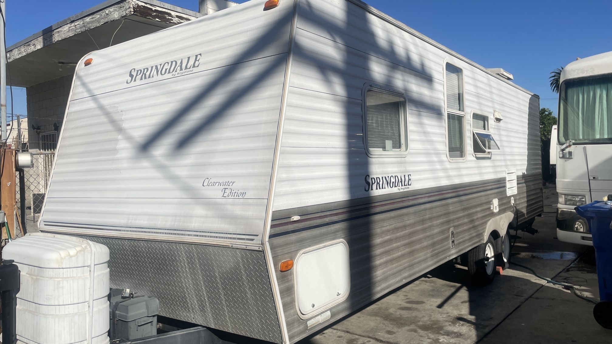 2006 Keystone Springdale 27’ Travel Trailer