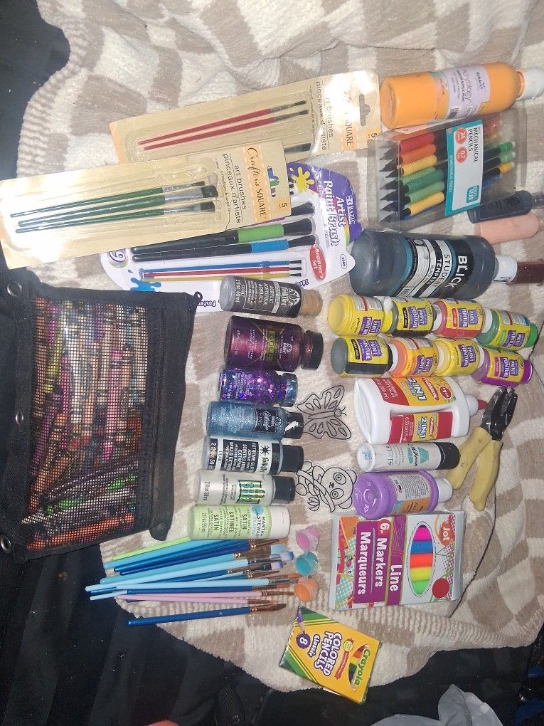 Lots Of Assorted Arts And Crafts Supplies Bundle....