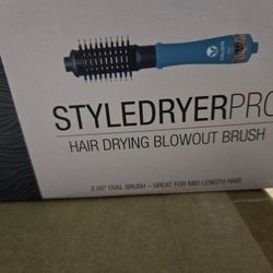 NEW IN BOX Calista StyleDryer Pro Hair Drying Blowout Brush Style 2" Medium Blue Agave
$25