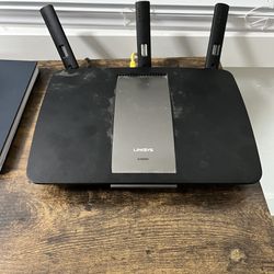Lynksys EA6900 Wifi Router