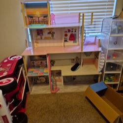 Doll House  My Daughter Don't Use It No Longer 