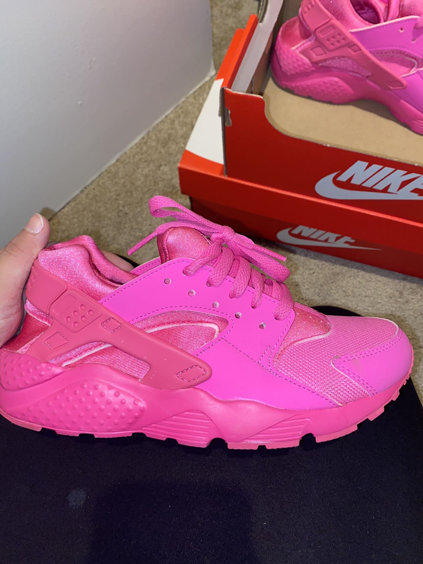 hot pink huaraches 6Y