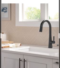 NEW IN BOX** NICE DELTA TOUCHLESS KITCHEN FAUCET W/LED TEMP