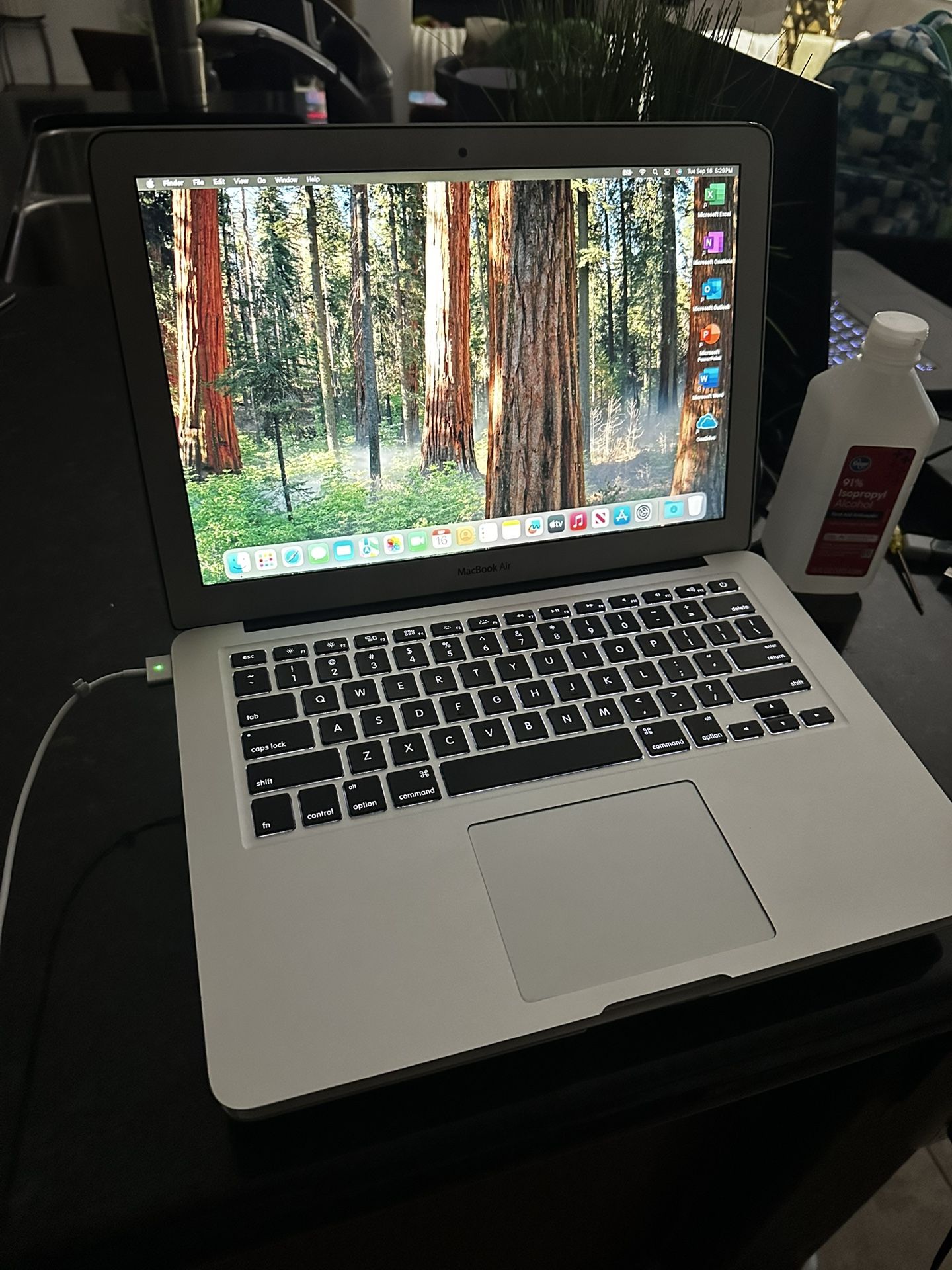 MacBook Air i5 8GB RAM with Software! 