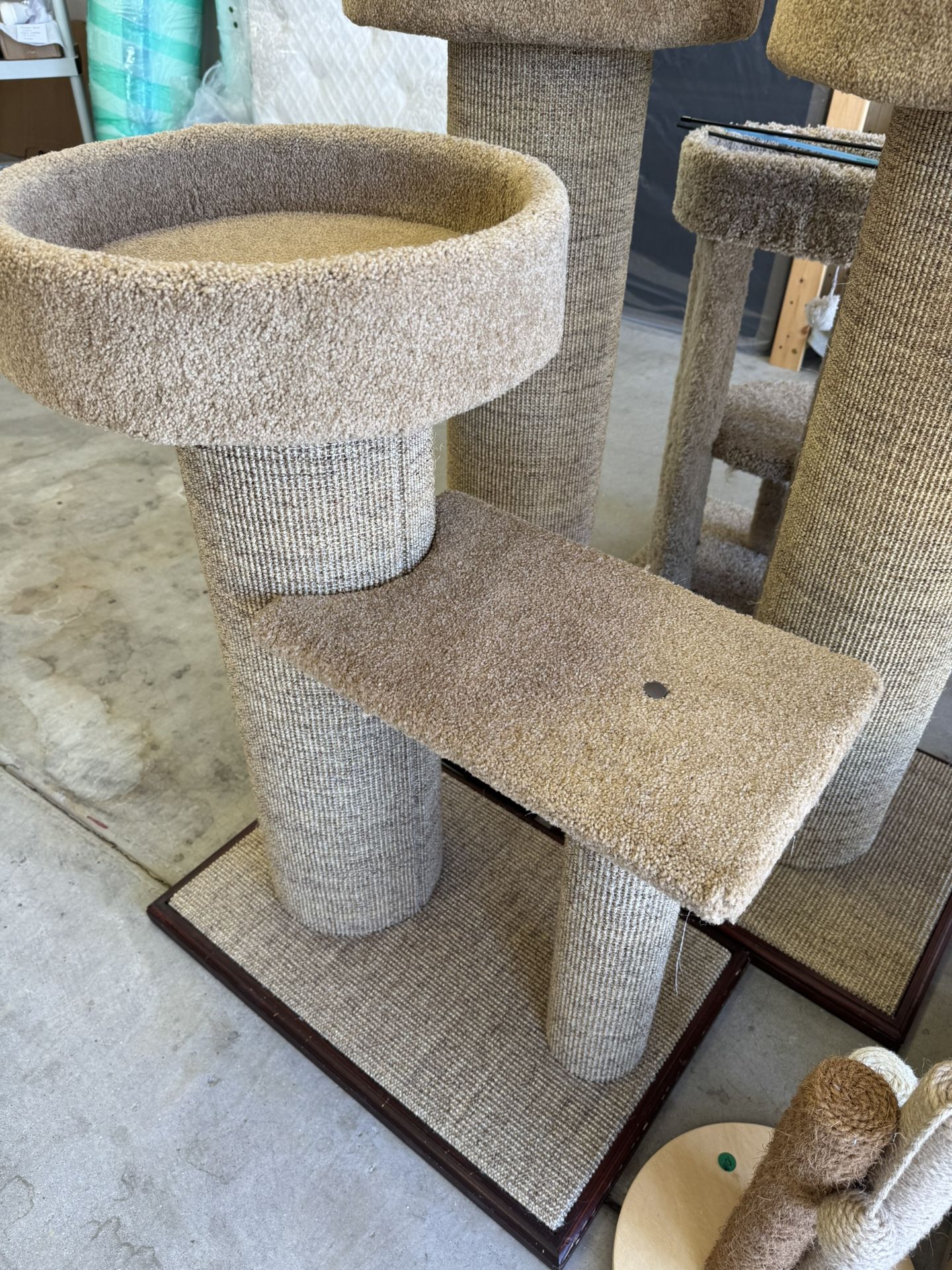 Cat scratching post