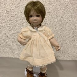 Vintage Seymour Mann Porcelain Doll  Jackie Lee Connoisseurs Doll 14” Tall  844/1200  It comes with stand  If you see it here , it is available, local