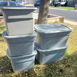 5 Plastic Storage Containers 