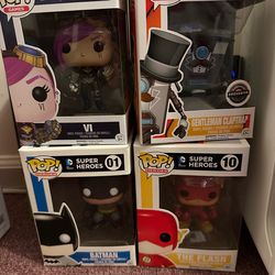 Funko Pop Lot: Vi (league of legends), Batman, the flash, gentlemen claptrap